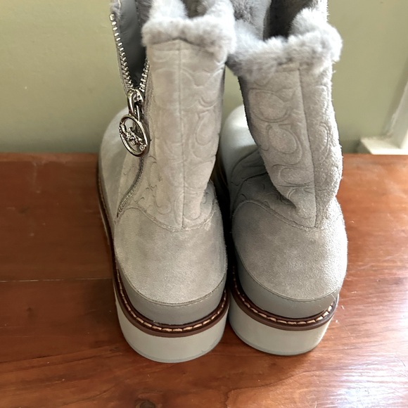 Brand new, never worn Coach ladies boots size 8.5 - Picture 3 of 5